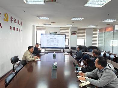 会议室里的人们
描述已自动生成